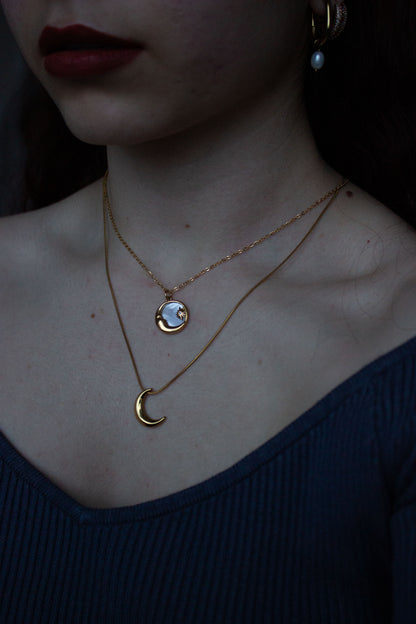 Celestina – Moon & Star Necklace with shimmering Shell Inlay