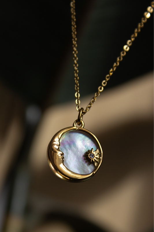 Celestina – Moon & Star Necklace with shimmering Shell Inlay