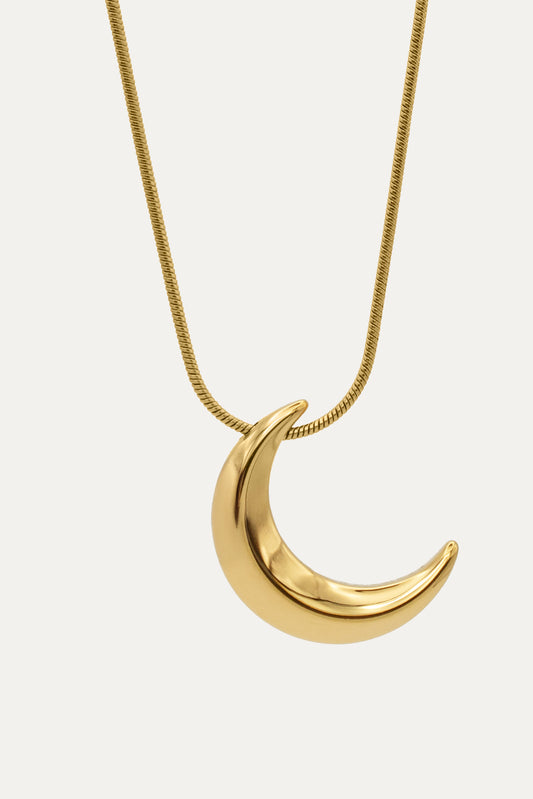 Luniva – Crescent Moon Necklace in Gold