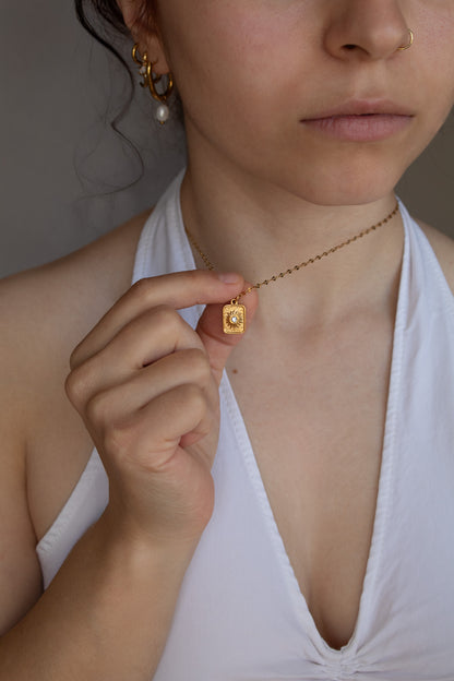 Soleia Necklace – Clear