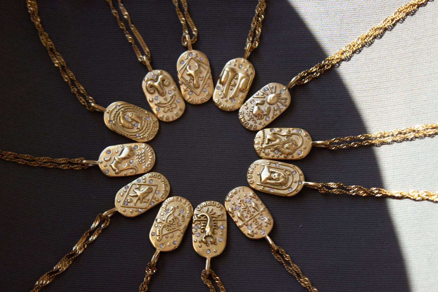 Zodiac Necklace – Wähle dein Sternzeichen